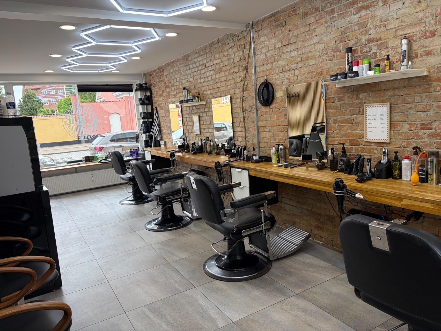 HC Klip barbershop interior i Køge