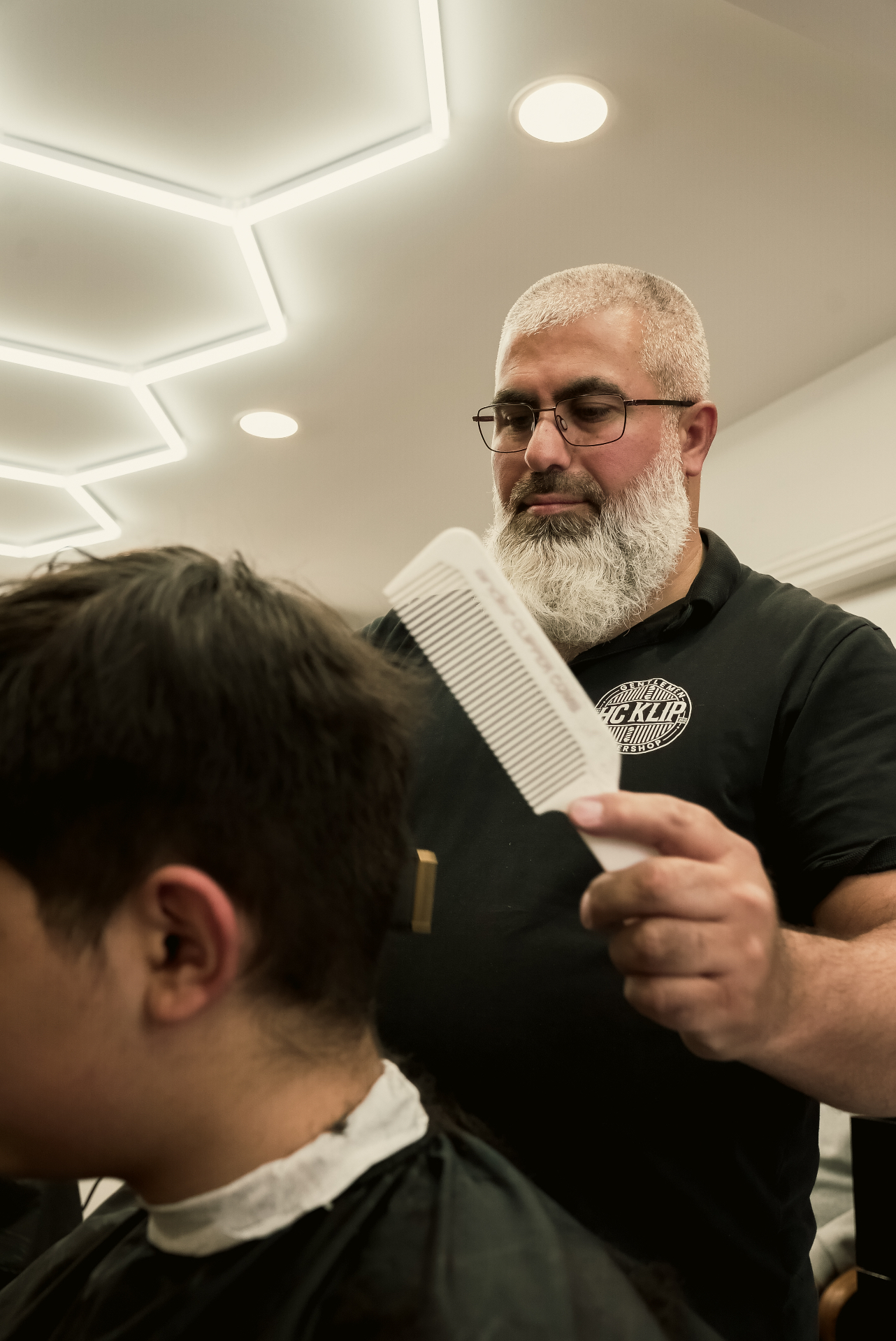 Klassisk herreklip i Køge — barberteknik