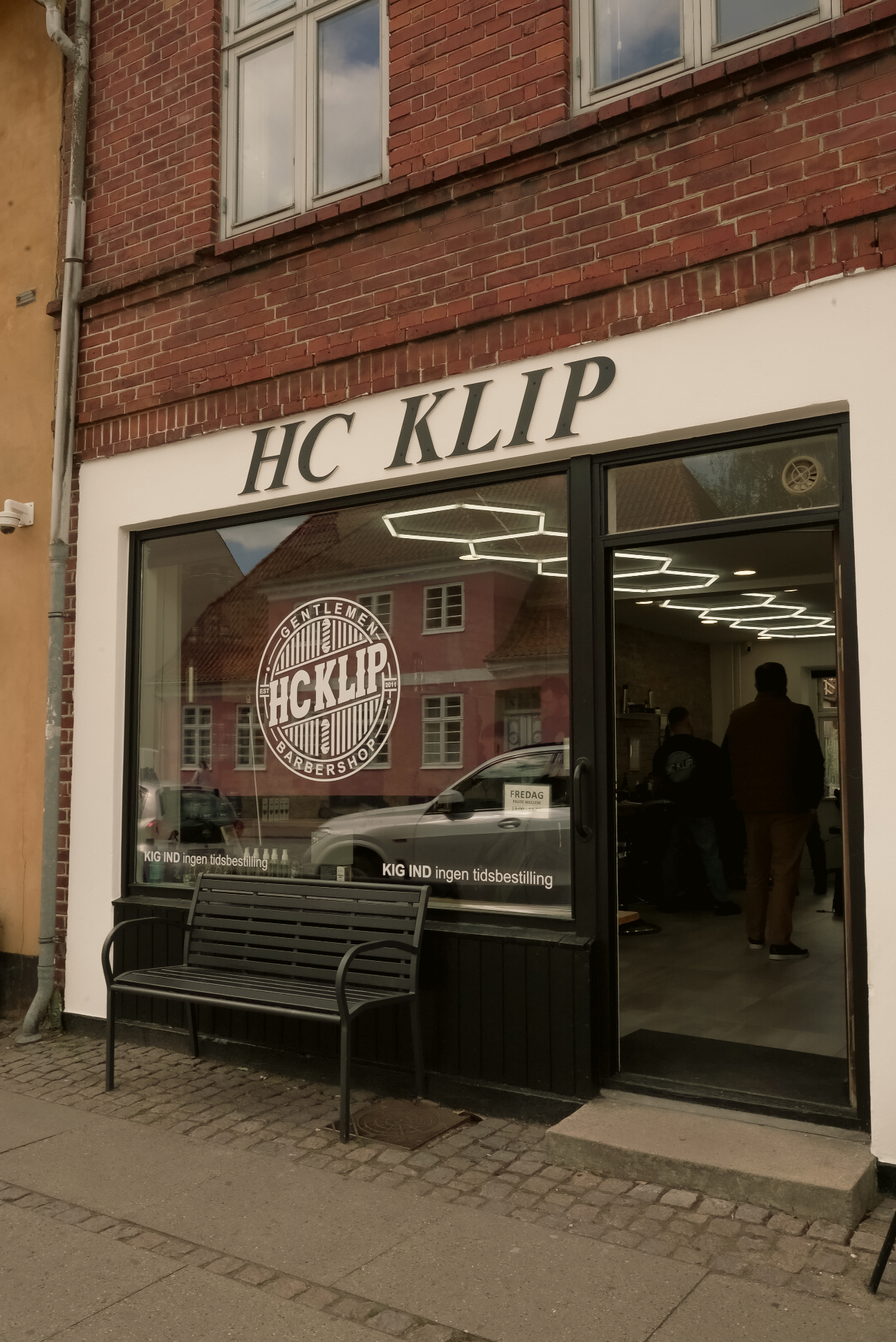 HC Klip facaden — drop-in barber i Køge